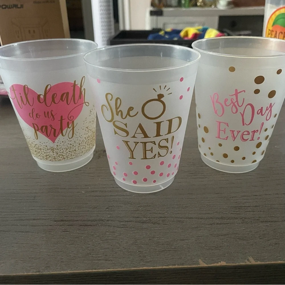 NWOT Set of 8 Gold and Pink Bachelorette Party Cups